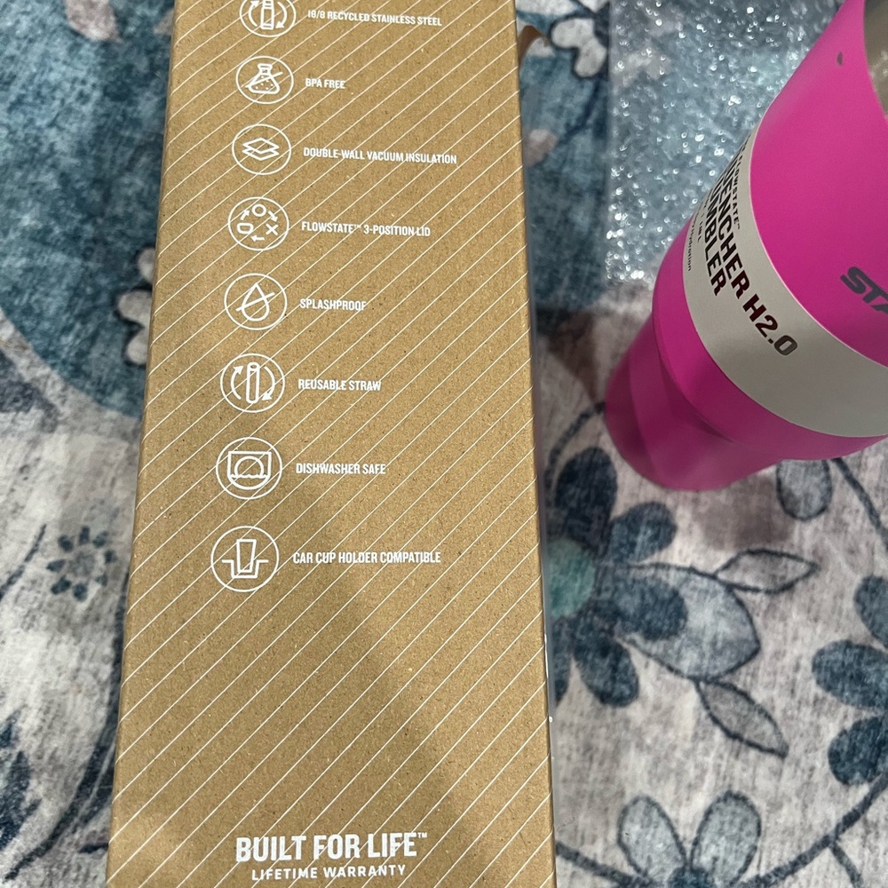 Stanley (Barbie Pink) Quencher H2.0 flowstate 40oz Tumbler with Handle NWT - Picture 5 of 6